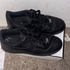 Sleek Black Men's Sneakers